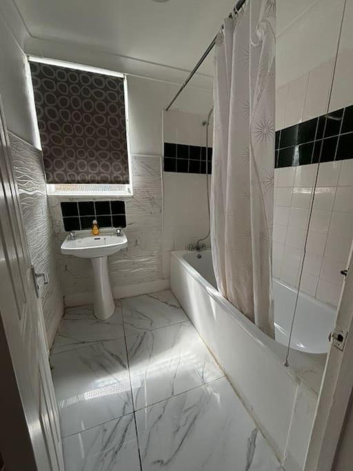 East London 2 Bedroom Flat Kültér fotó