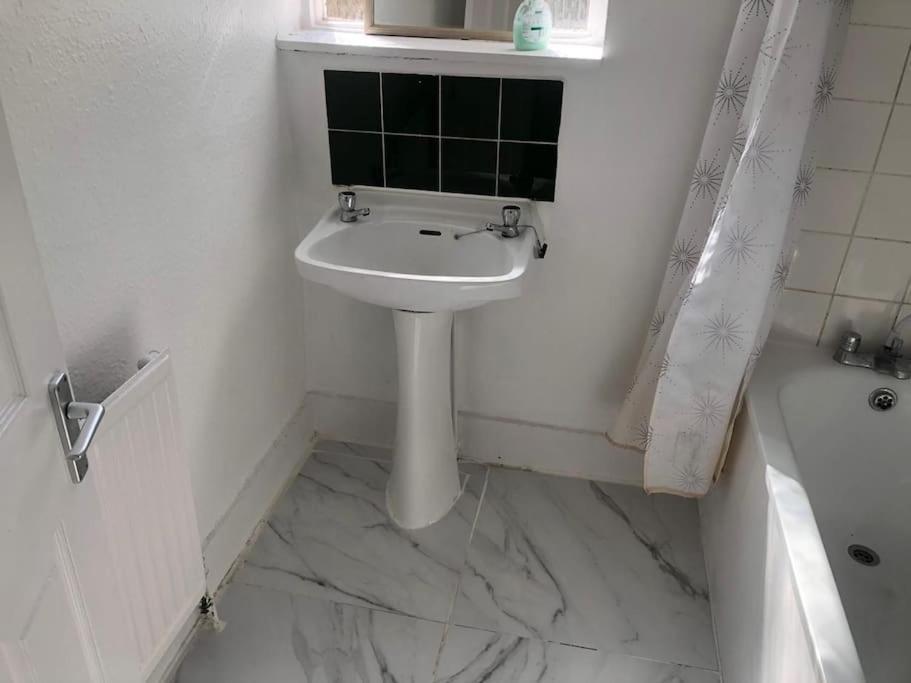 East London 2 Bedroom Flat Kültér fotó
