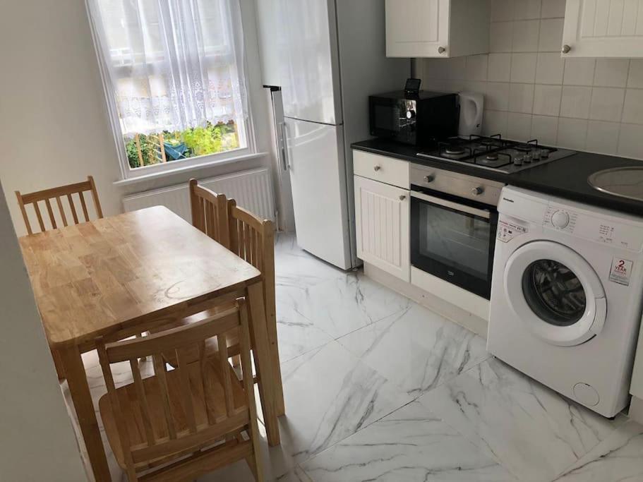 East London 2 Bedroom Flat Kültér fotó